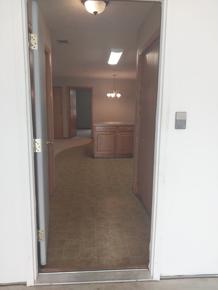 714 Willis Ave #B - Photo 3 of 18
