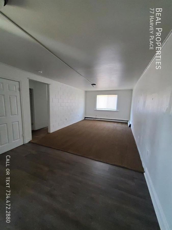 77 Harvey Pl - Photo 4 of 15