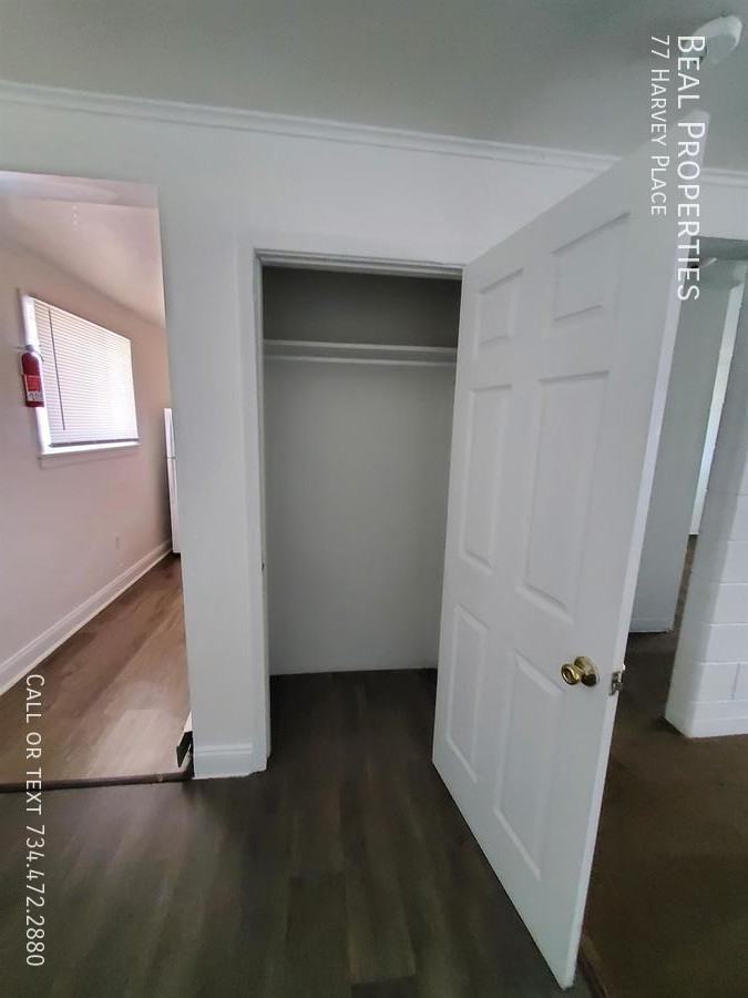 77 Harvey Pl - Photo 6 of 15