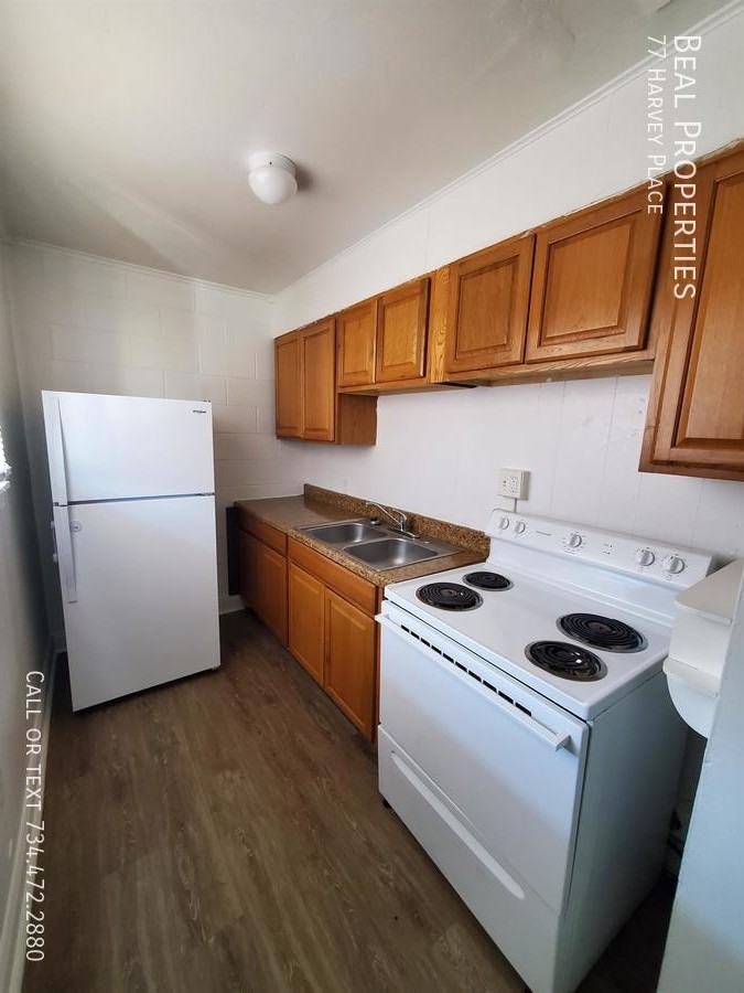 77 Harvey Pl - Photo 7 of 15