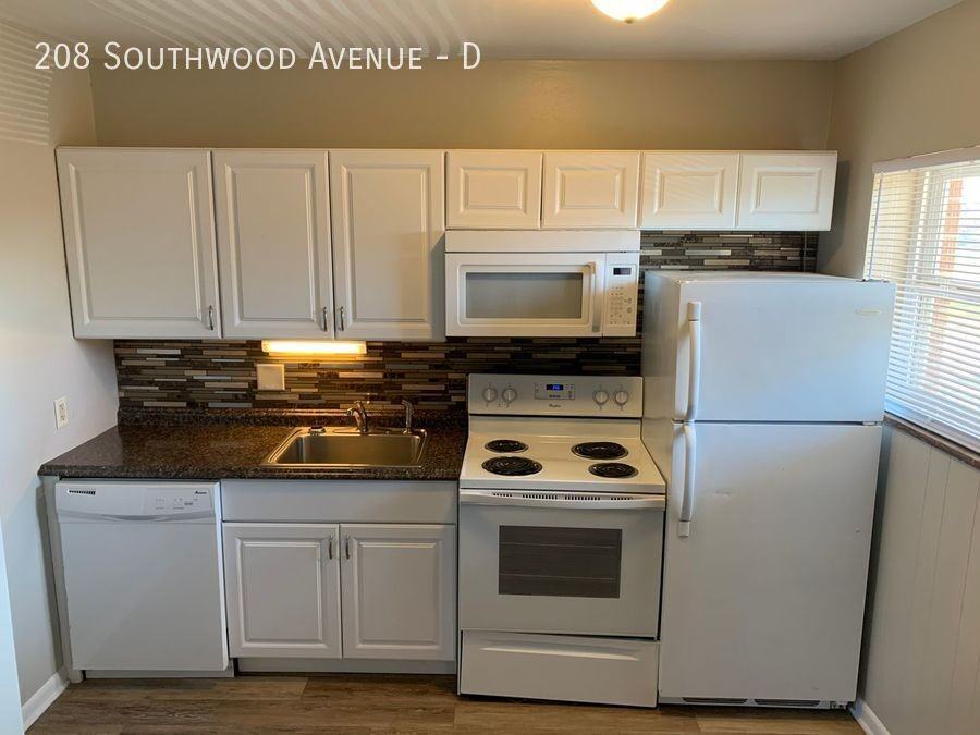 208 Southwood Ave #D - Photo 2 of 10