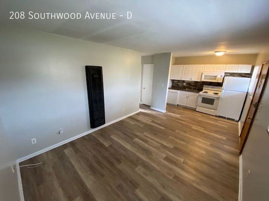 208 Southwood Ave #D - Photo 3 of 10