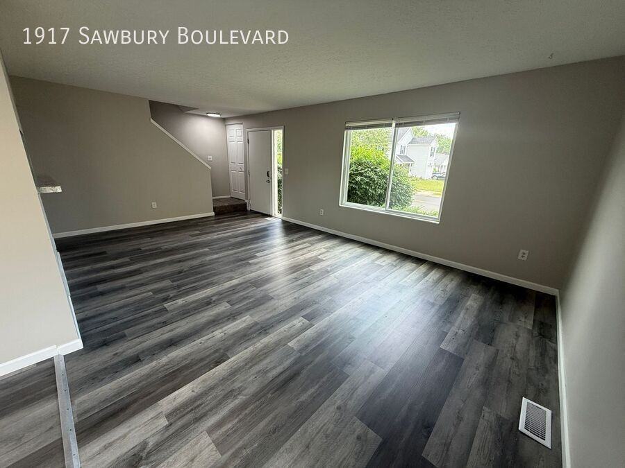 1917 Sawbury Blvd - Photo 4 of 40