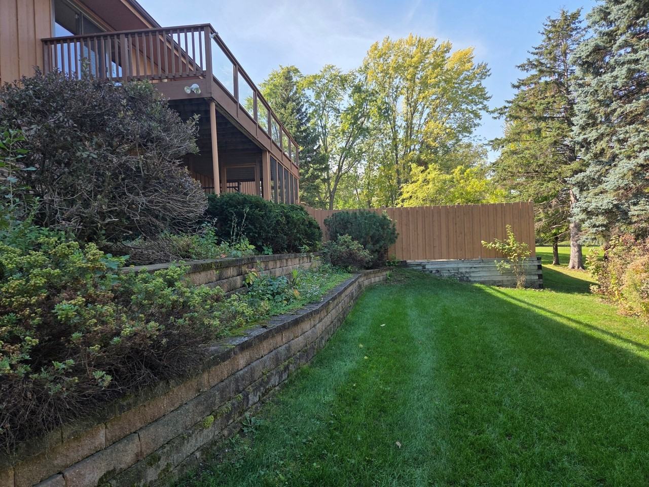 2250 Greenview Dr - Photo 3 of 20