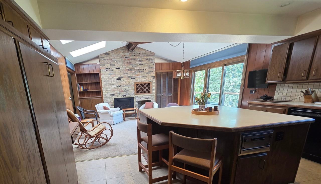 2250 Greenview Dr - Photo 5 of 20