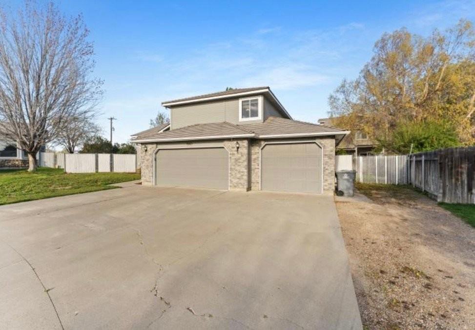 1860 Bishop Ct - Photo 6 of 15