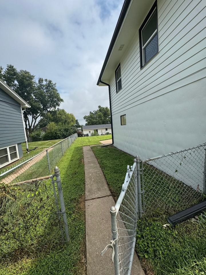 3417 S 127th St - Photo 2 of 16