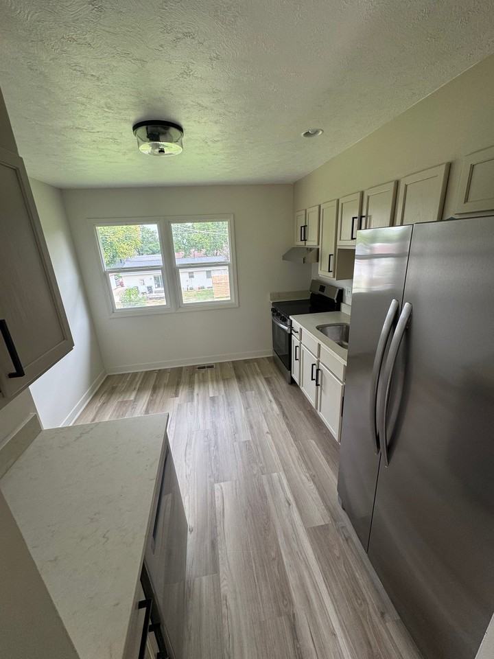 3417 S 127th St - Photo 5 of 16