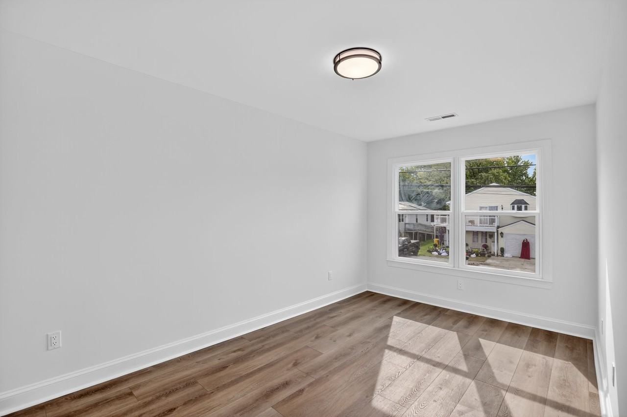 1004 Nabbs Creek Rd - Photo 5 of 20