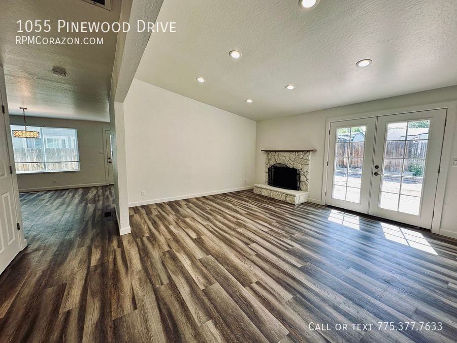 1055 Pinewood Dr - Photo 3 of 21