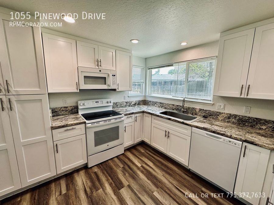 1055 Pinewood Dr - Photo 5 of 21