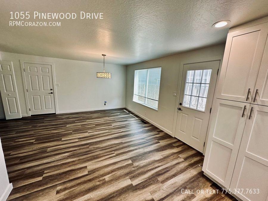 1055 Pinewood Dr - Photo 6 of 21