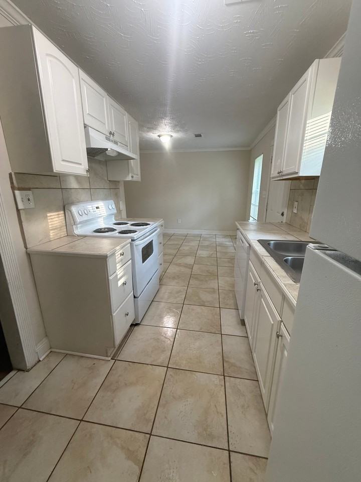 4003 W Lake Rd - Photo 3 of 10
