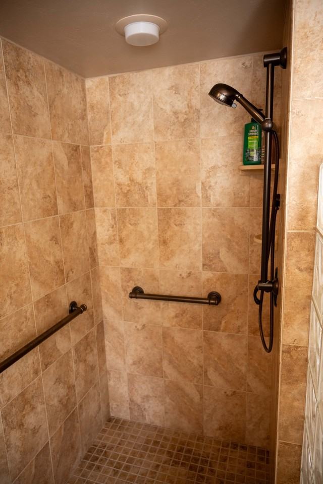 11009 Lakewood Ct - Photo 3 of 17