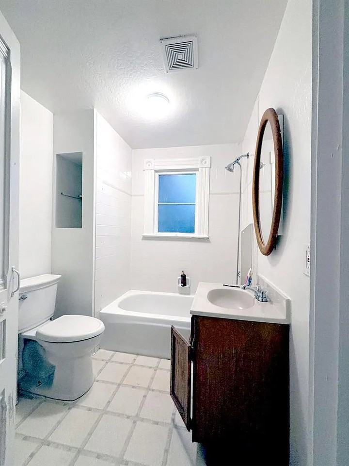 708 York St - Photo 4 of 9