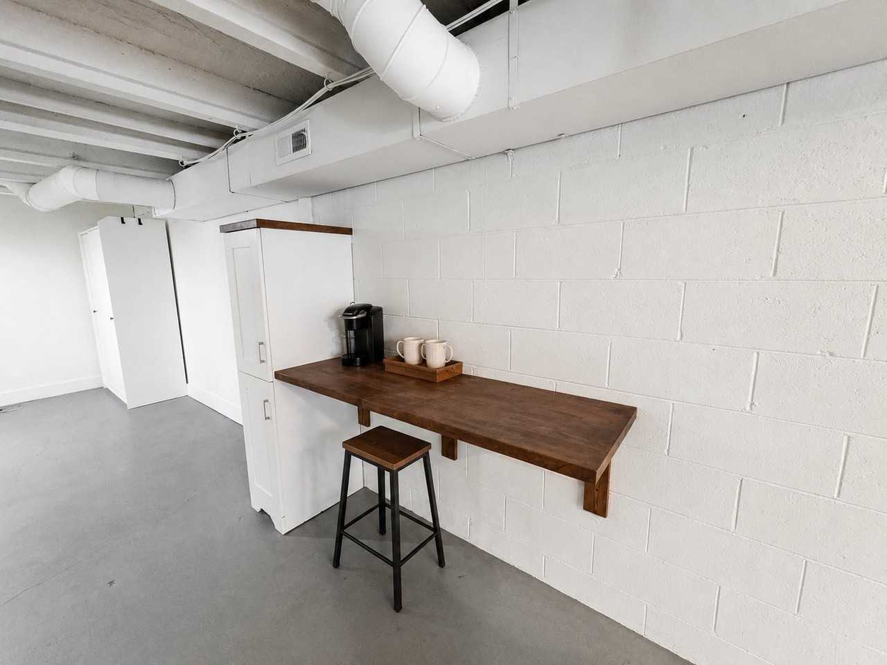 140 N Center St - Photo 6 of 9