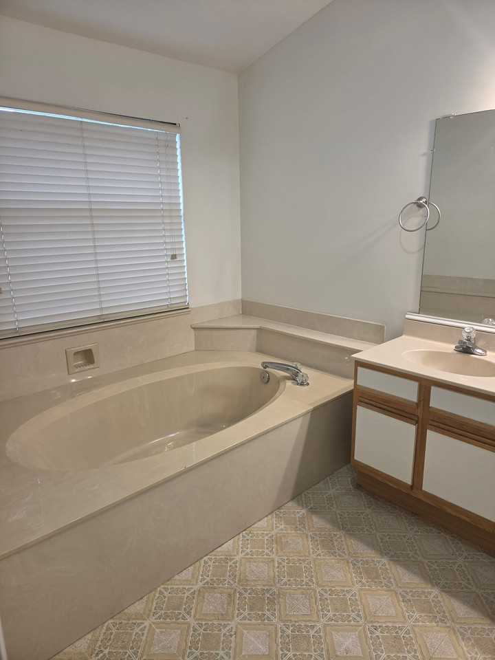2138 Sw Alminar St - Photo 7 of 12