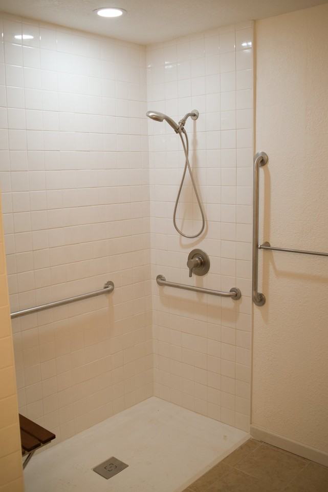 731 W 40th St - Photo 2 of 10