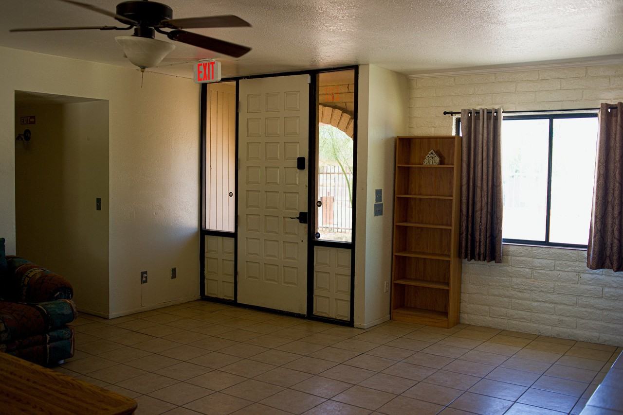 731 W 40th St - Photo 5 of 10