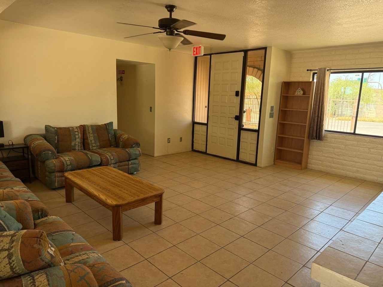 731 W 40th St - Photo 7 of 10