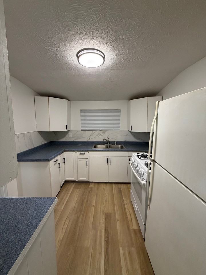 1305 Avenue C - Photo 3 of 15