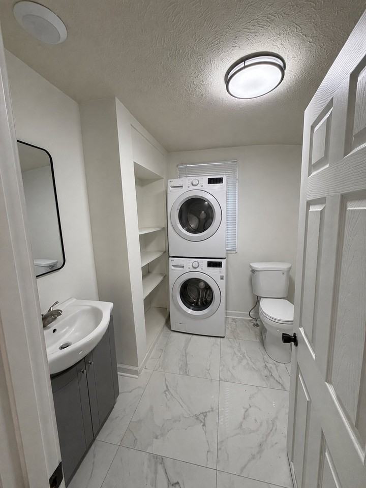 1305 Avenue C - Photo 4 of 15