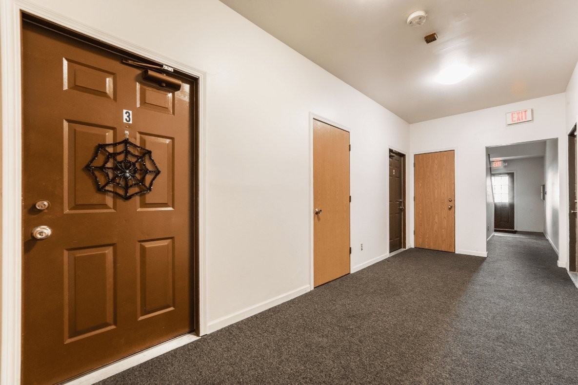 822 Edgebrook Dr - Photo 2 of 4