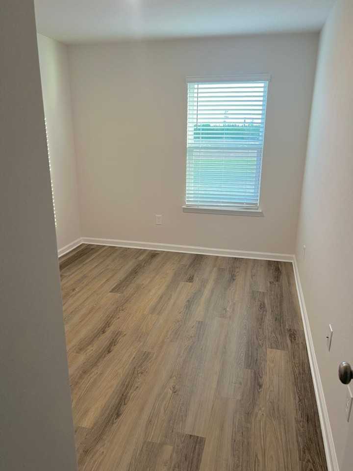 1736 Jakes Dr - Photo 4 of 15