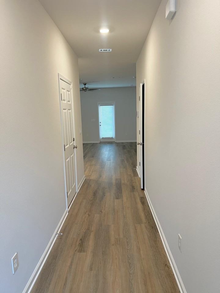 1736 Jakes Dr - Photo 5 of 15