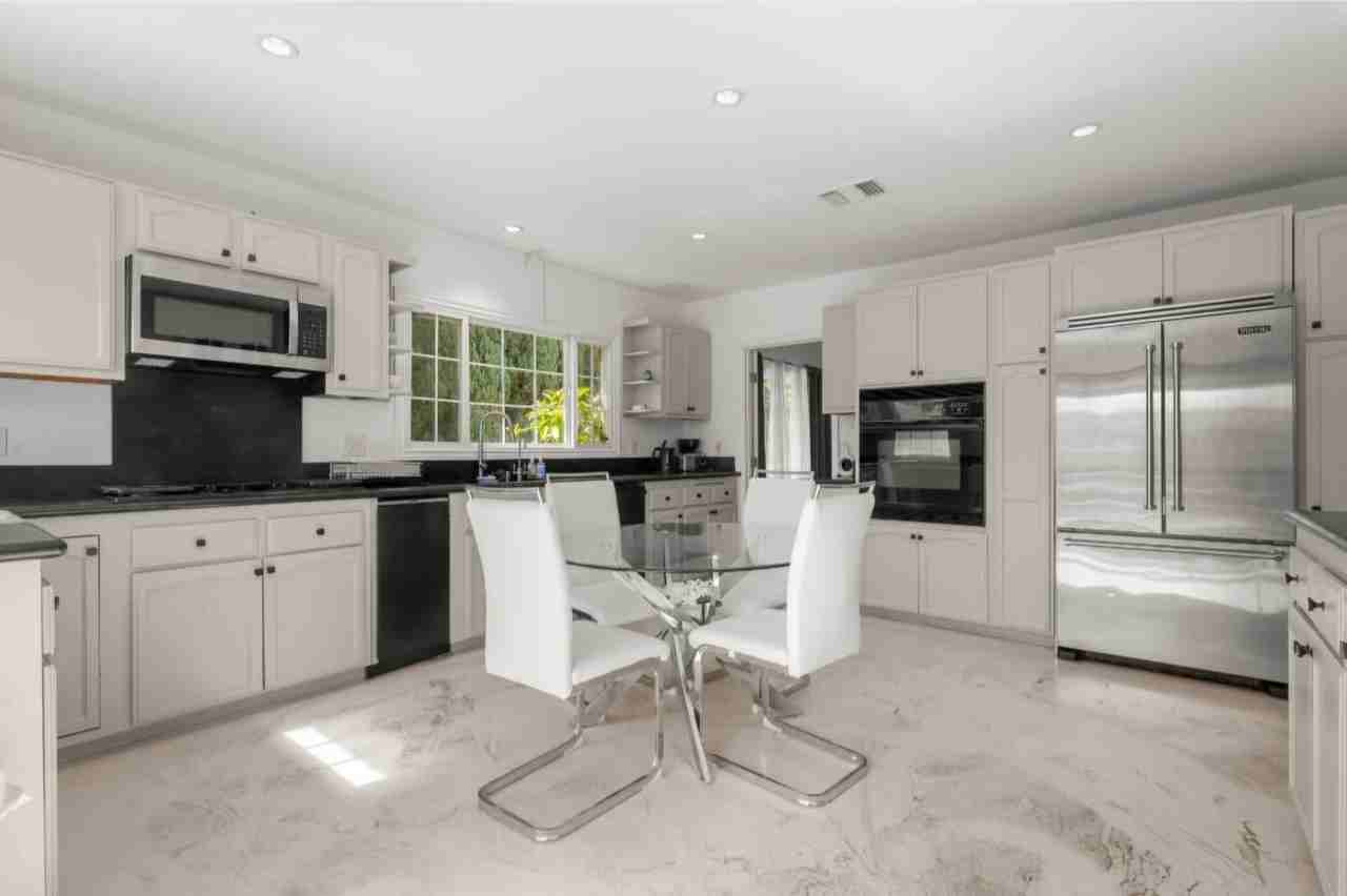 138 N Hamel Dr - Photo 6 of 20