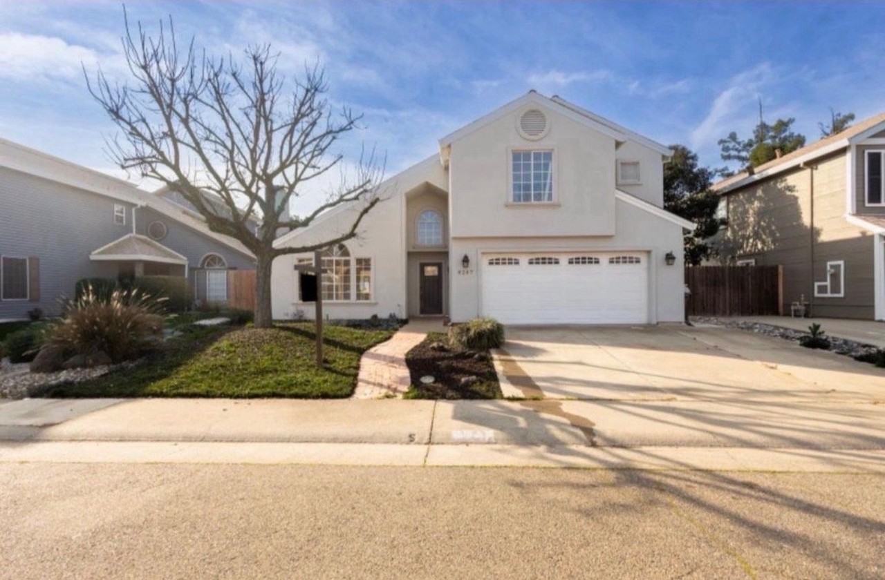 8247 Derbyshire Cir