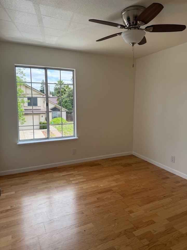 8247 Derbyshire Cir - Photo 4 of 12