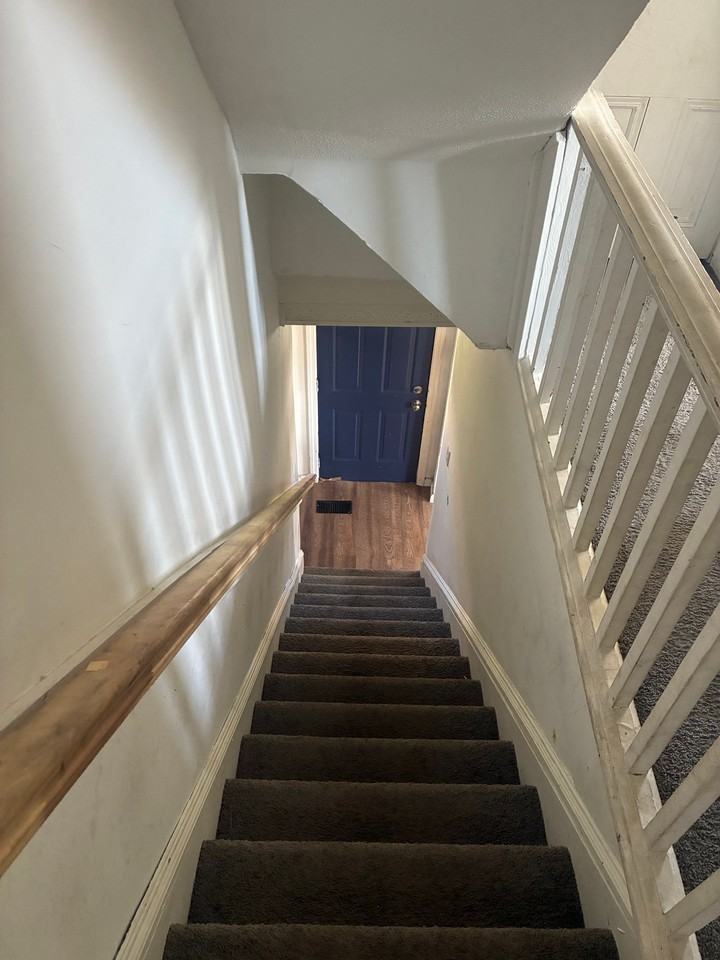 132 Amanda Ave - Photo 3 of 12