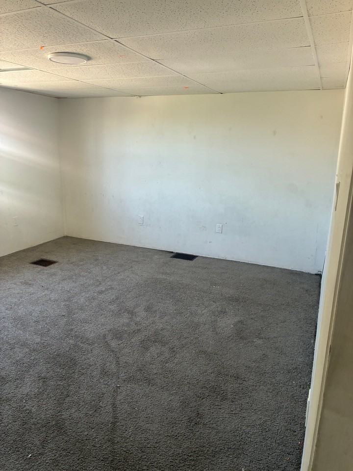 132 Amanda Ave - Photo 6 of 12