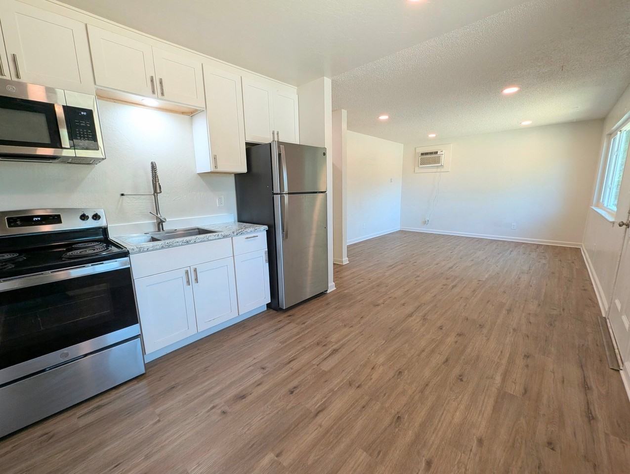 19 Pinedale Ave #19 - Photo 3 of 11