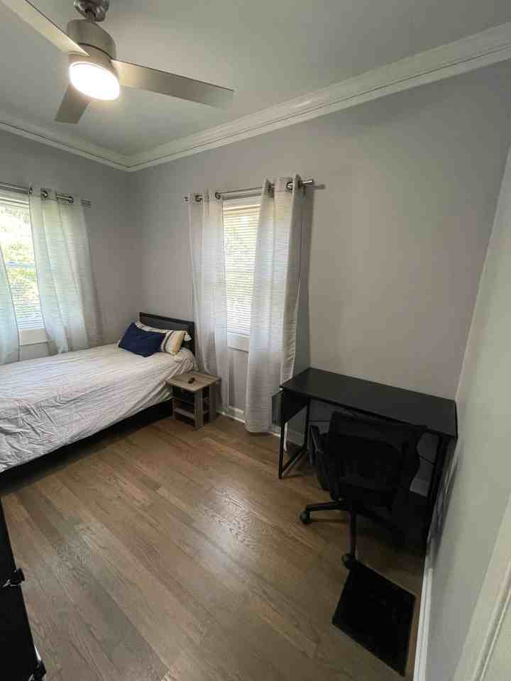 417 Princeton Way Ne - Photo 2 of 6