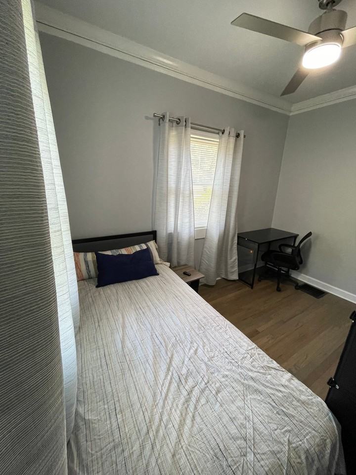 417 Princeton Way Ne - Photo 3 of 6