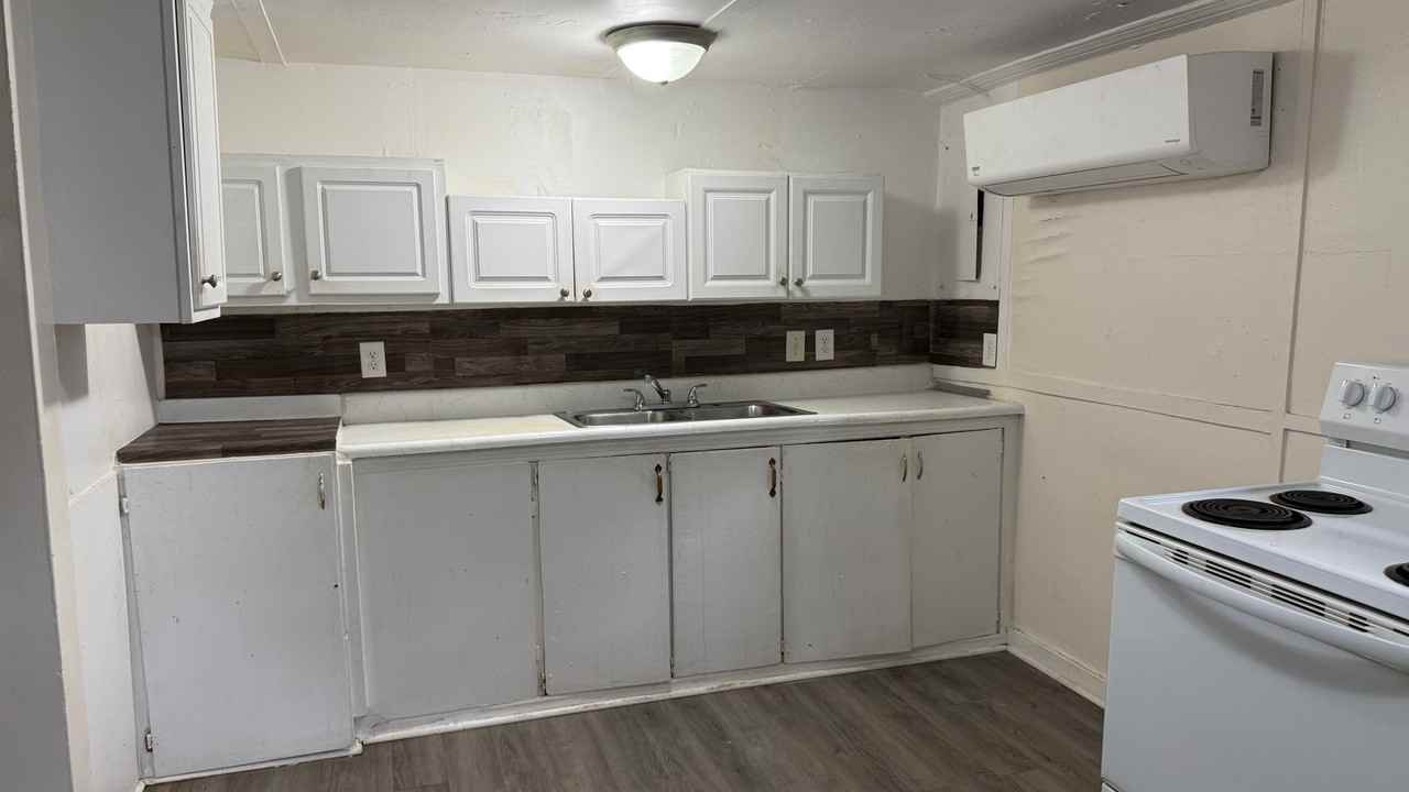 1613 Easterling Dr - Photo 2 of 6