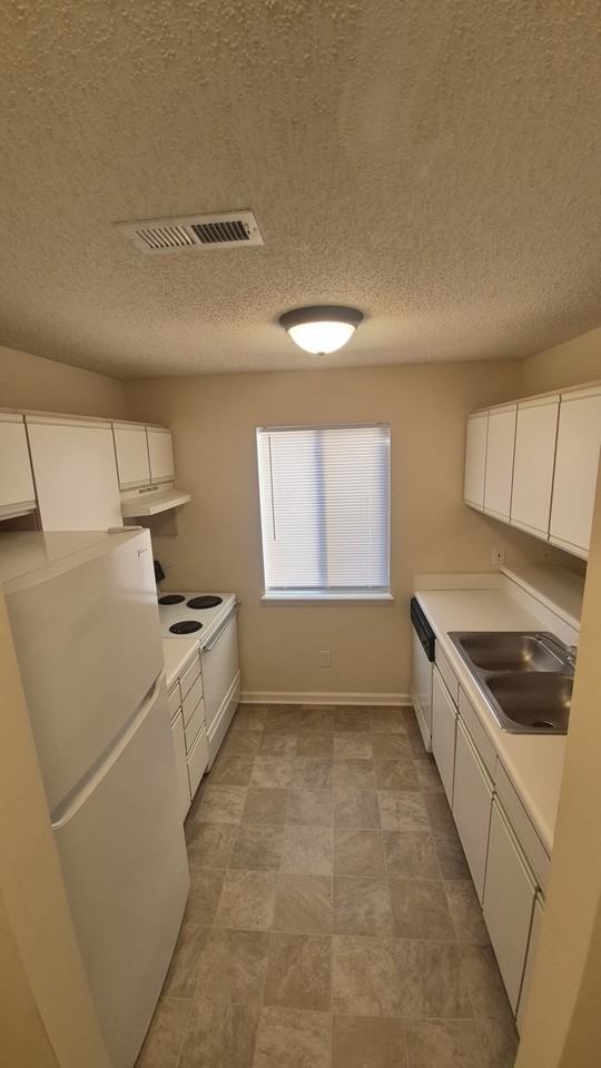 320 Brownlea Dr #2D - Photo 4 of 11