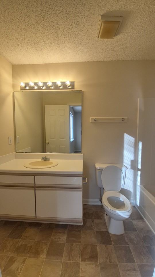 320 Brownlea Dr #2D - Photo 7 of 11