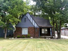 featured image of 514 S Crestway St