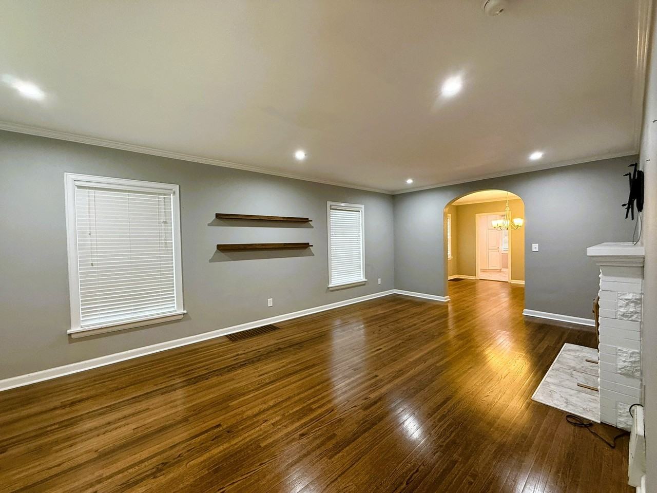 514 S Crestway St - Photo 2 of 20
