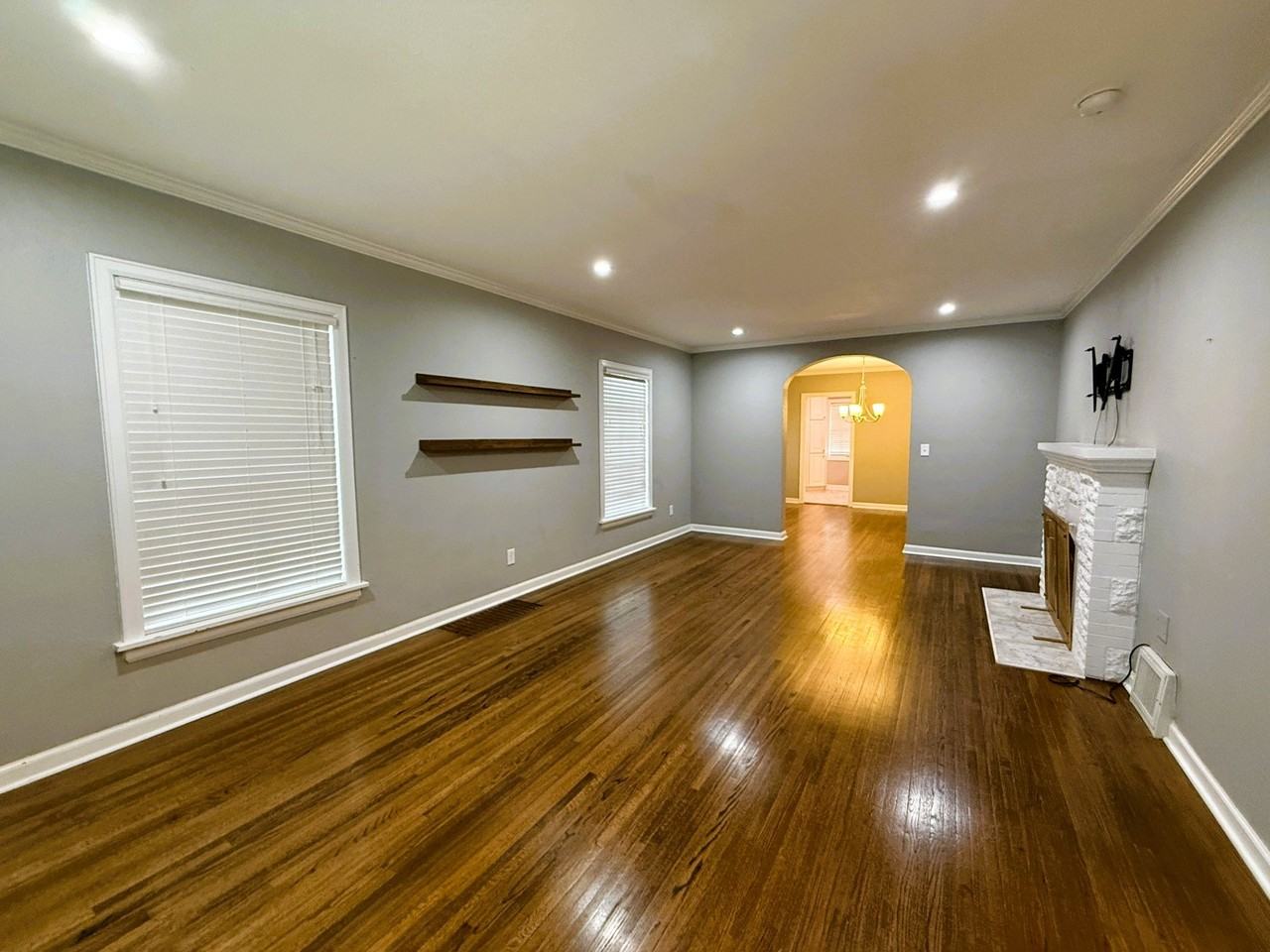 514 S Crestway St - Photo 3 of 20