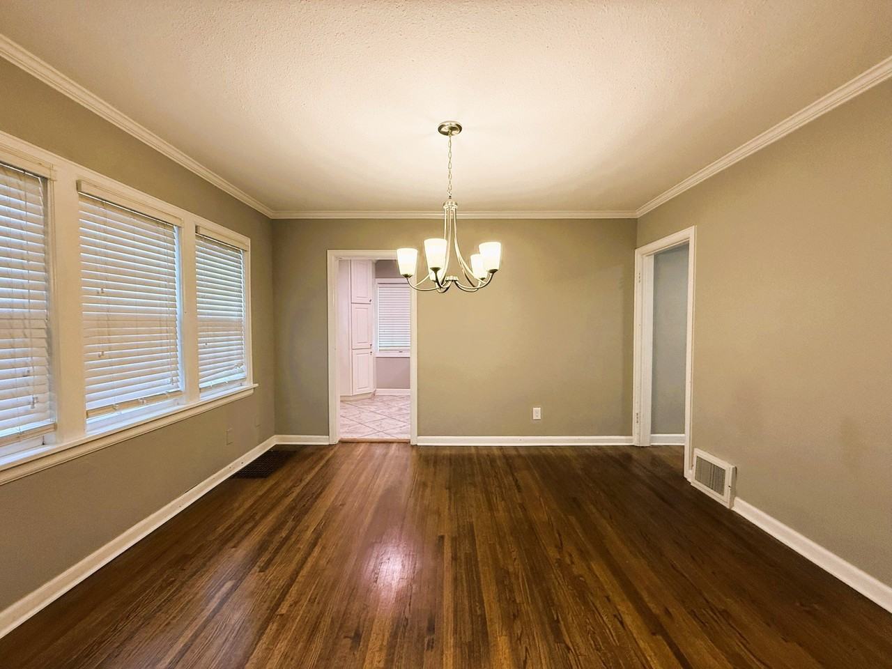 514 S Crestway St - Photo 6 of 20