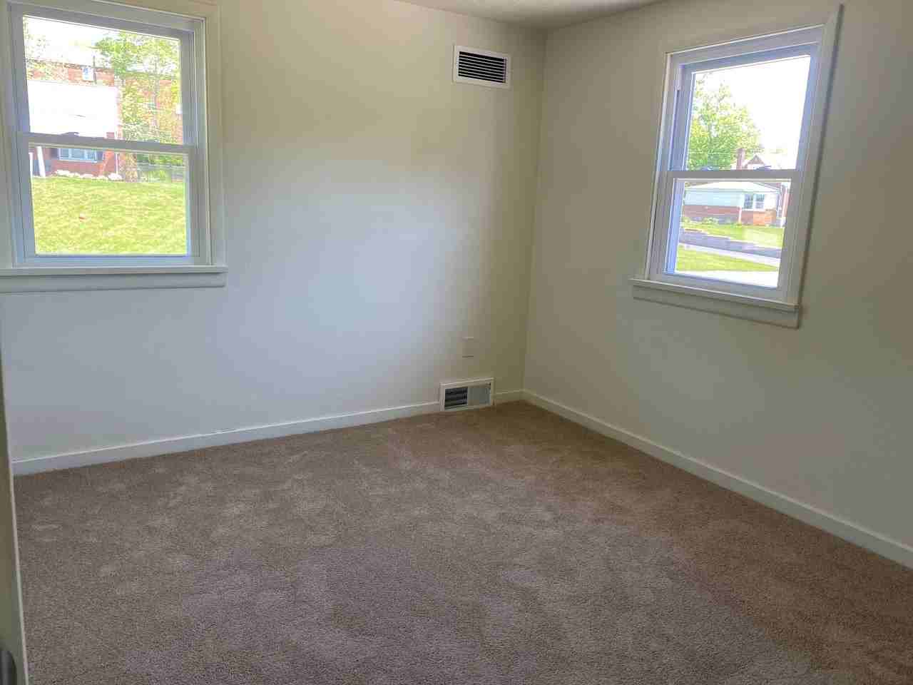 619 Robbins Station Rd - Photo 3 of 11