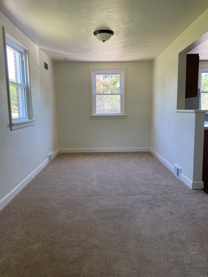 619 Robbins Station Rd - Photo 4 of 11