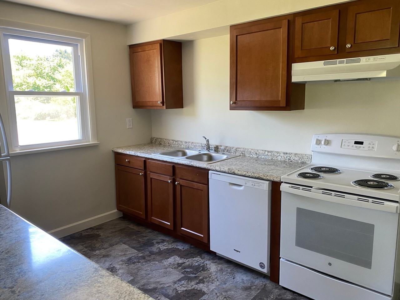 619 Robbins Station Rd - Photo 5 of 11