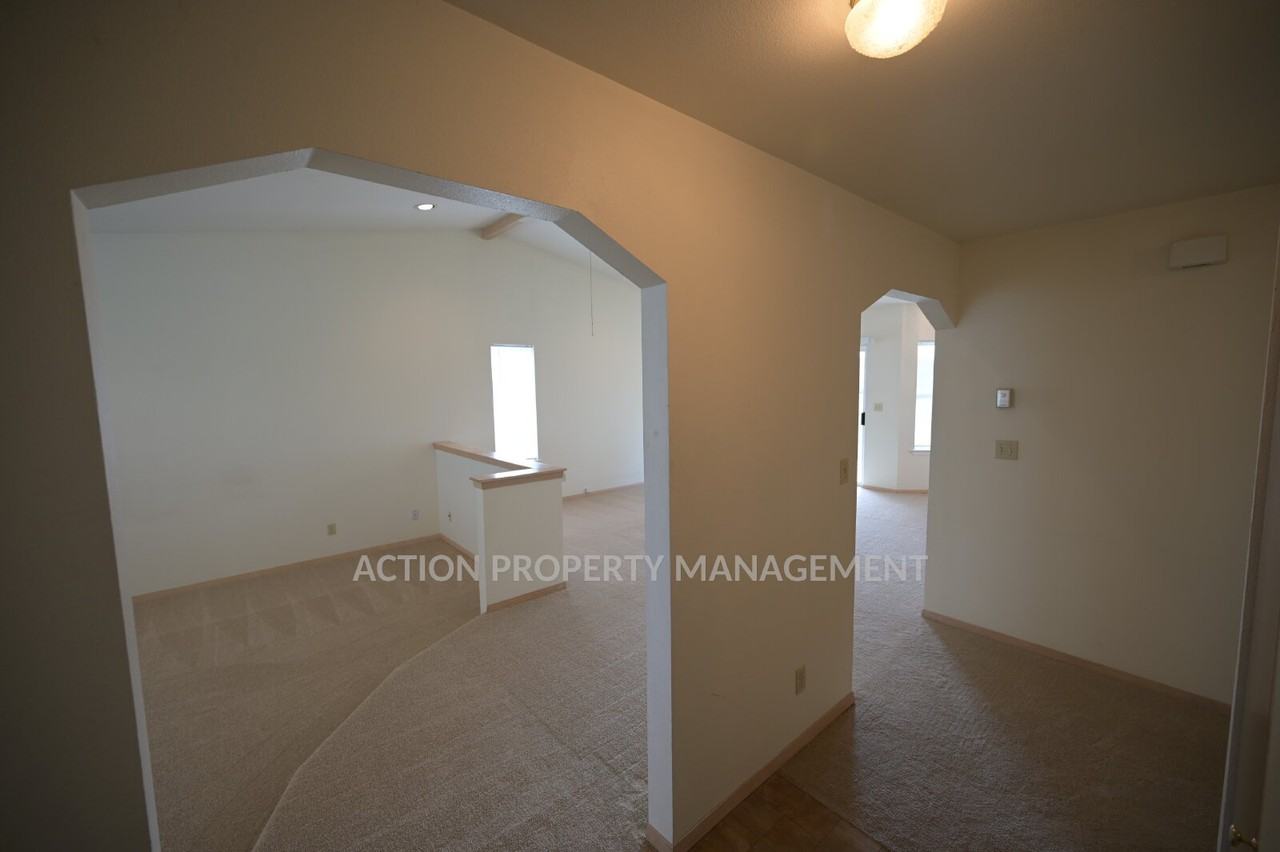 1464 Heath Rd - Photo 5 of 27