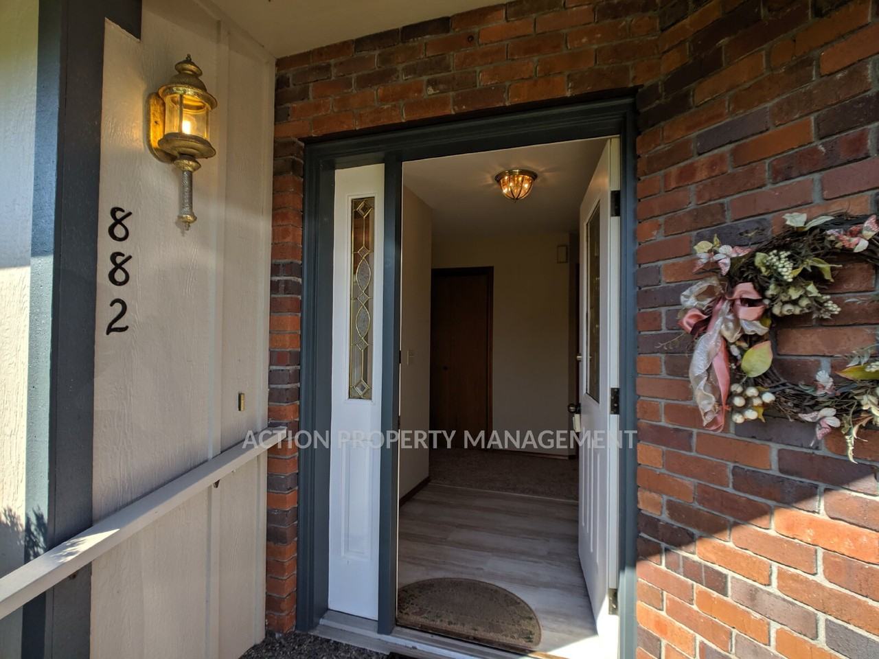 882 N Oxford Way - Photo 4 of 29