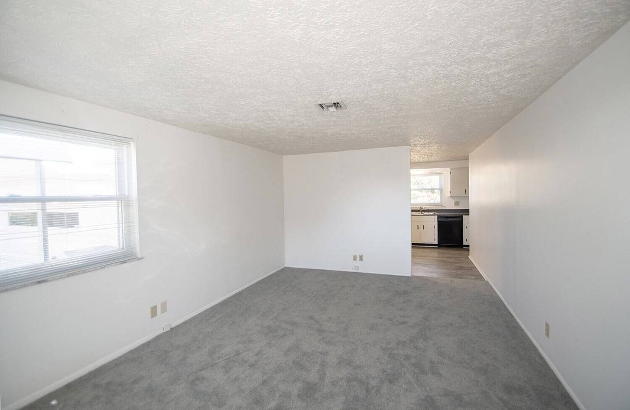 8636 E Edgewood Ave - Photo 5 of 20